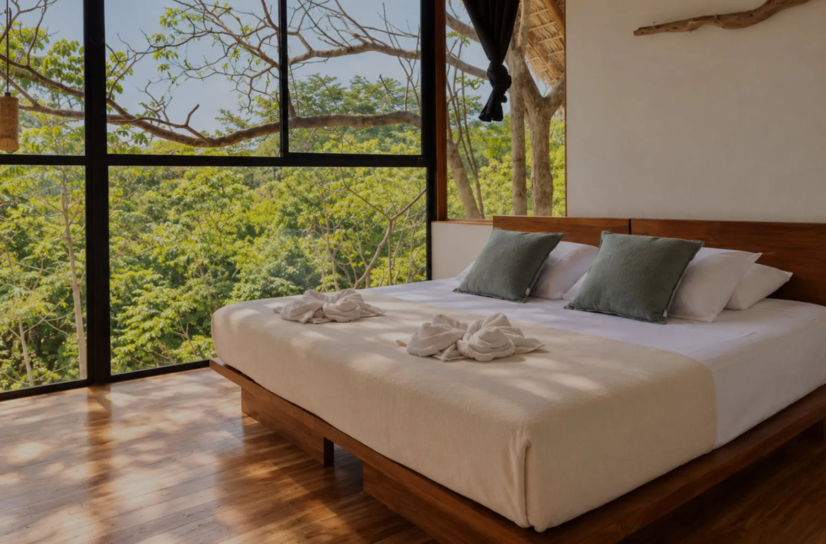 Pool and lodge in Santa Teresa - Sama Yoga House
