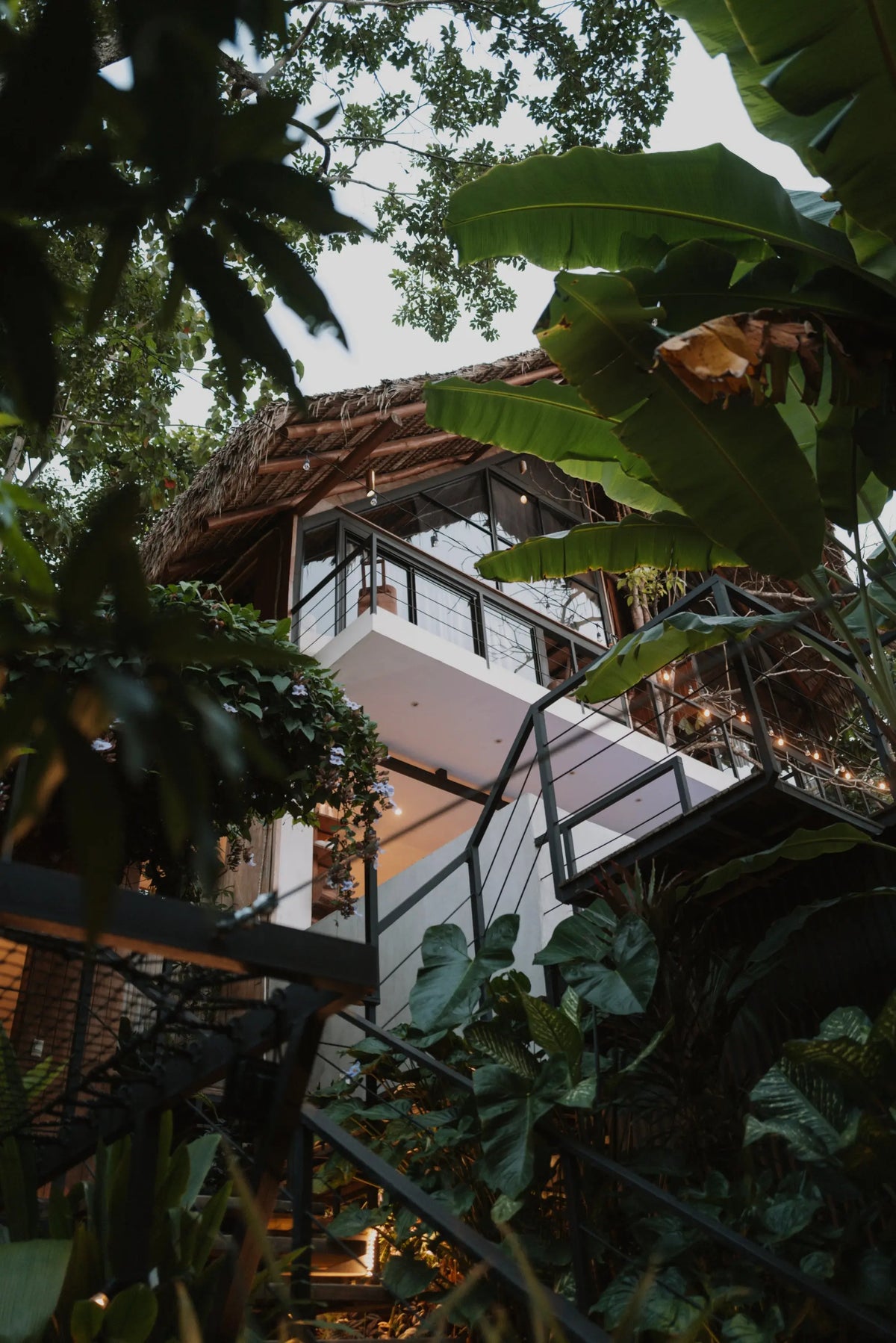 Bamboo lodge accommodations in Santa Teresa - Sama Yoga House